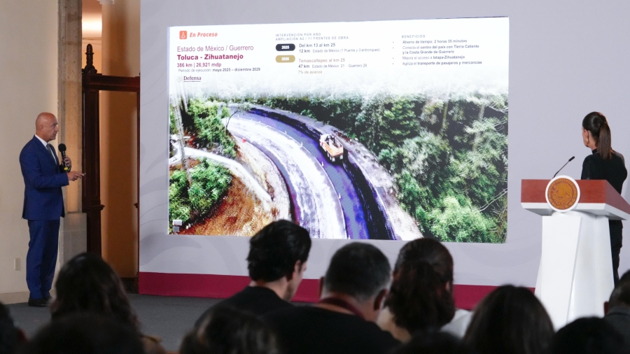 La Presidenta Claudia Sheinbaum durante la presentación del plan de infraestructura carretera