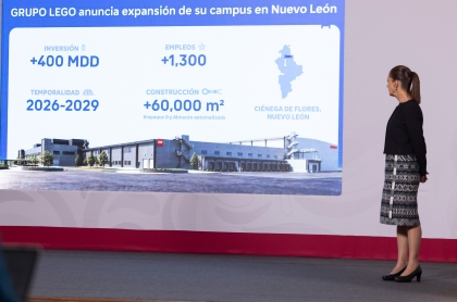 La Presidenta de la Republica durante la presentación de la nueva inversión de Lego en NL