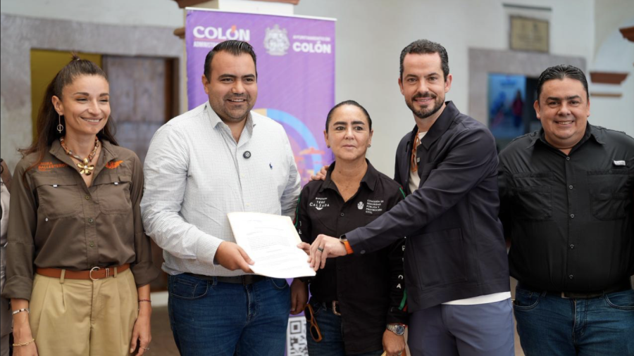 El Diputado Local Paul Ospital acompañado de la diputada Tere Calzada y el Presidente municipal de Colón Gaspar Trueba