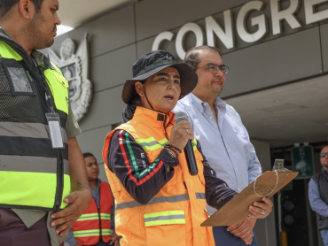 La Diputada Local Tere Calzada presidenta de la comisión de Proteccion Civil del Congreso acompañada del presidente de la Jucopo Memo Vega