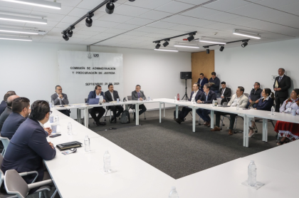 Diputados de la comisión de administración y procuración de justicia para discutir iniciativa