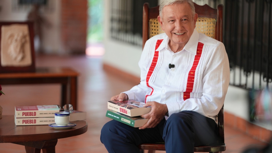 El Expresidente AMLO presenta su nuevo libro desde su casa en Palenque Chiapas