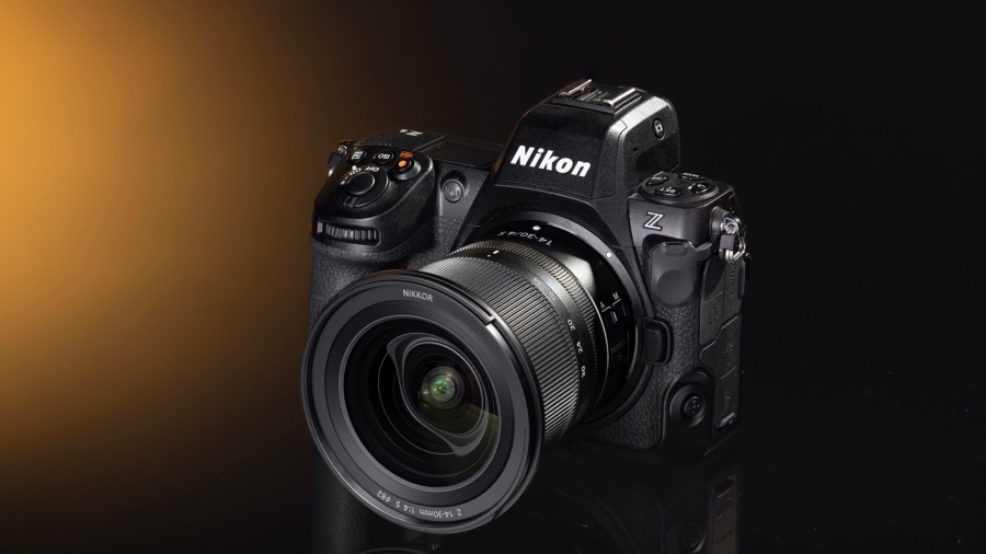 Con un sensor apilado de 45.7 megapíxeles y grabación en 8K, la Nikon Z8 se posiciona como la herramienta central para la nueva generación de creadores híbridos.