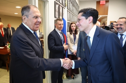 Roberto Velasco y Serguéi Lavrov