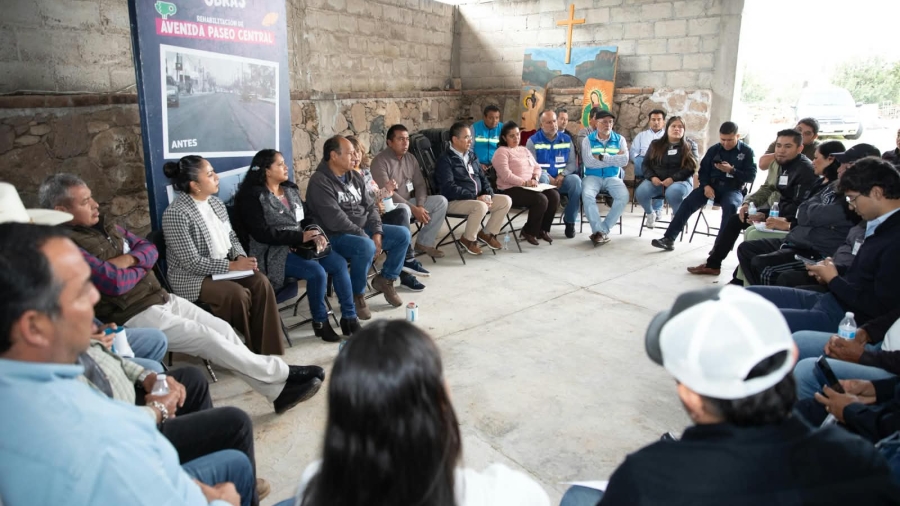 El Presidente Municipal de San Juan del Río en reunión con vecinos de la comunidad de San Sebastian