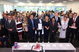 La Diputada Local Dra. Verónica Galicia Castañón al finalizar el foro sobre cirugías estéticas