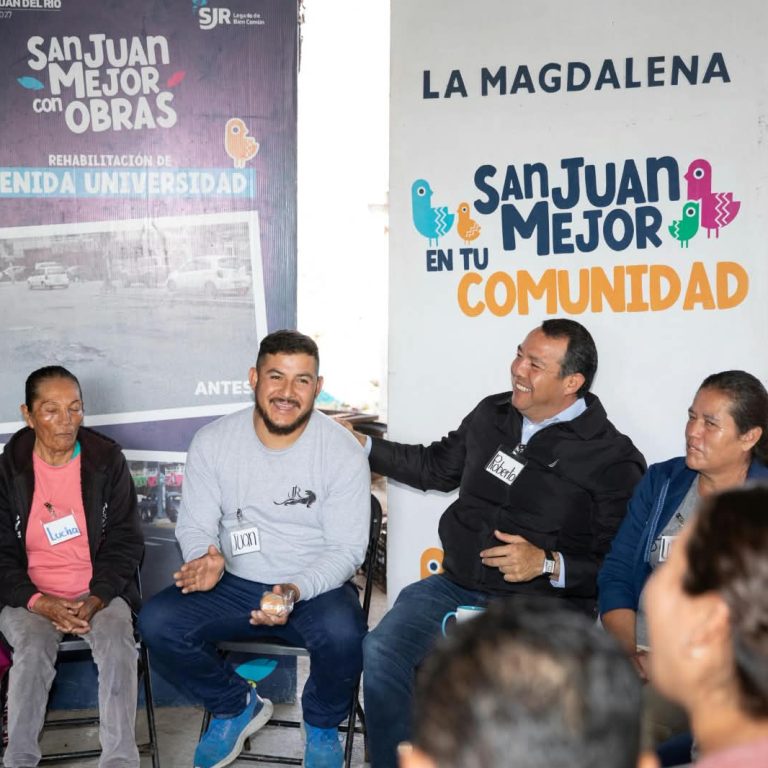 El presidente municipal de SJR en reunión con vecinos de La Magdalena