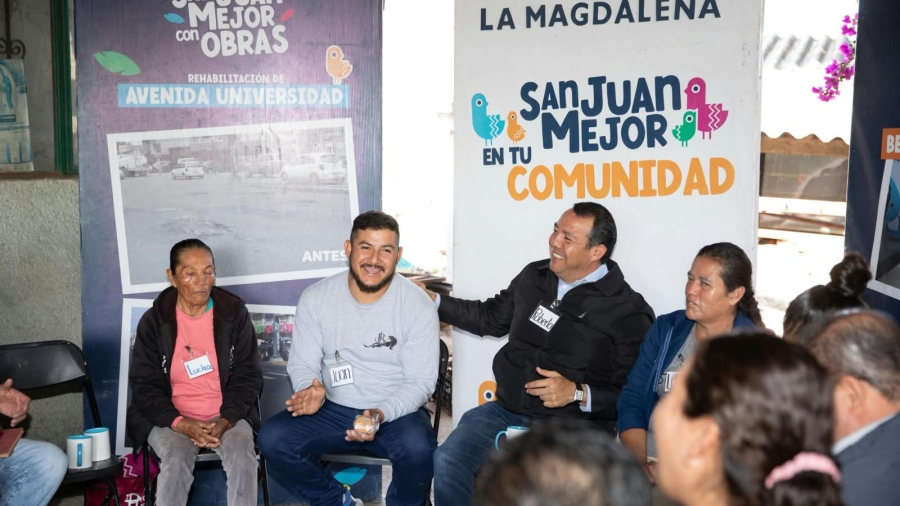 El presidente municipal de SJR en reunión con vecinos de La Magdalena