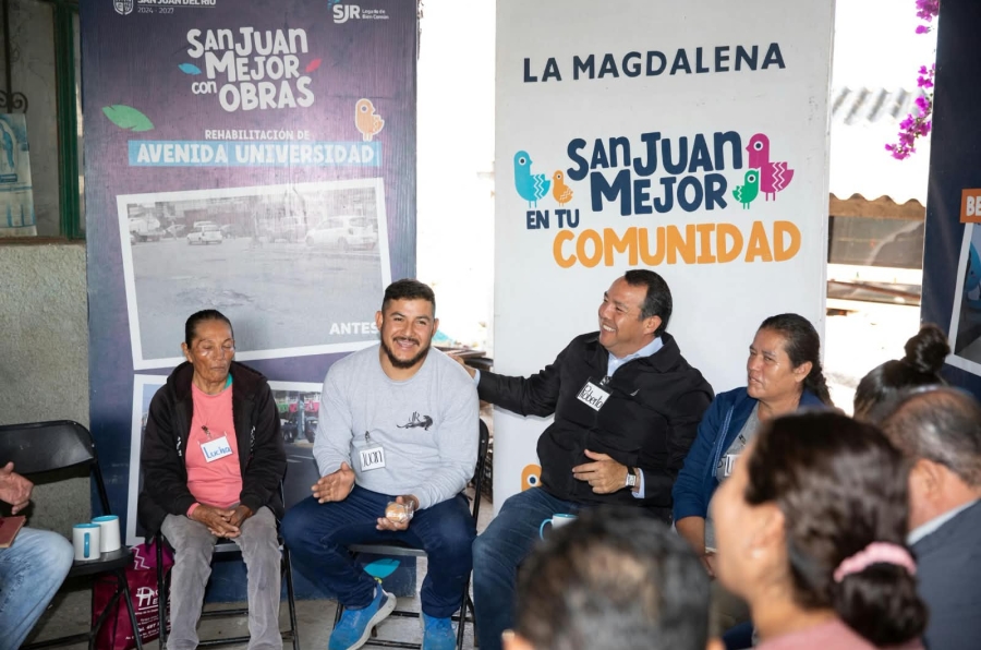 El presidente municipal de SJR en reunión con vecinos de La Magdalena