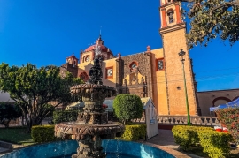 Vista desde el Jardin de la parroquia de Santo Domingo en San Juan del Río
