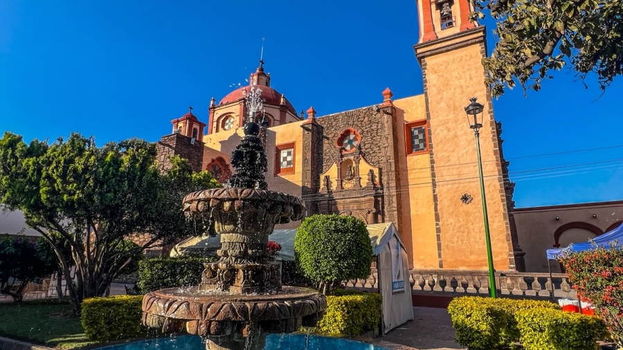 Vista desde el Jardin de la parroquia de Santo Domingo en San Juan del Río