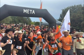 Paul Ospital en la meta de la carrera Sombrerun 2026 que se llevo a a cobo en Corregidora
