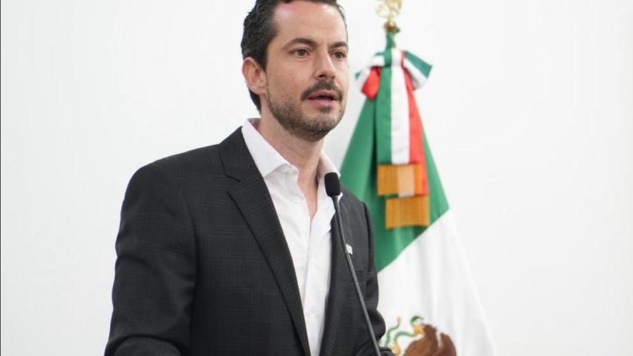 El Diputado Local Paul Ospital durante una participación en el Congreso de Querétaro