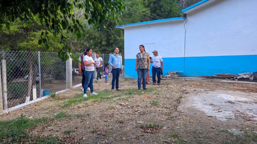 La Diputada Local Blanca Benítez durante su visita de trabajo en Arroyo Seco