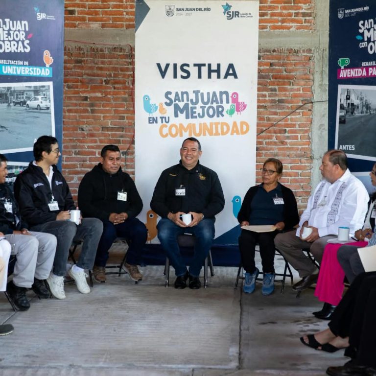 El Presidente Municipal de San Juan del Río durante su jornada comunitaria en Vistha