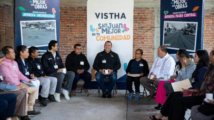 El Presidente Municipal de San Juan del Río durante su jornada comunitaria en Vistha