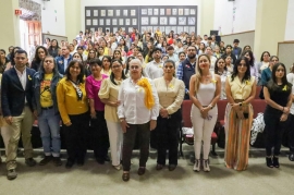 Autoridades y mujeres invitadas al panel de prevención del suicidio en el portal de diezmo