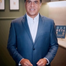 Luis Bernardo Nava durante su anuncio