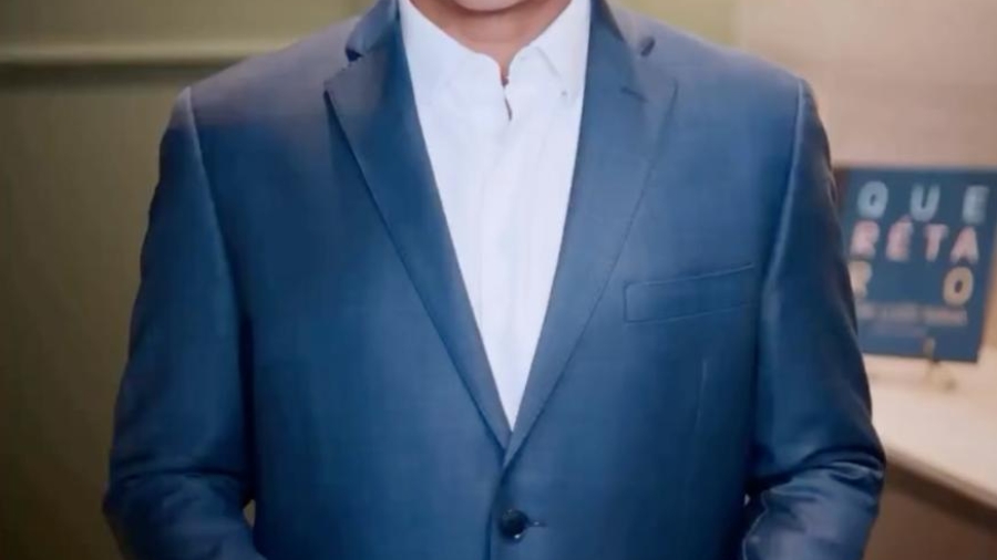 Luis Bernardo Nava durante su anuncio