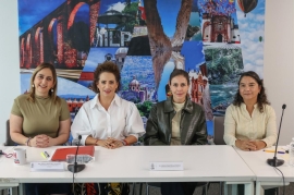 Las diputadas integrantes de a comisión de turismo durante la discusión del nuevo dictamen