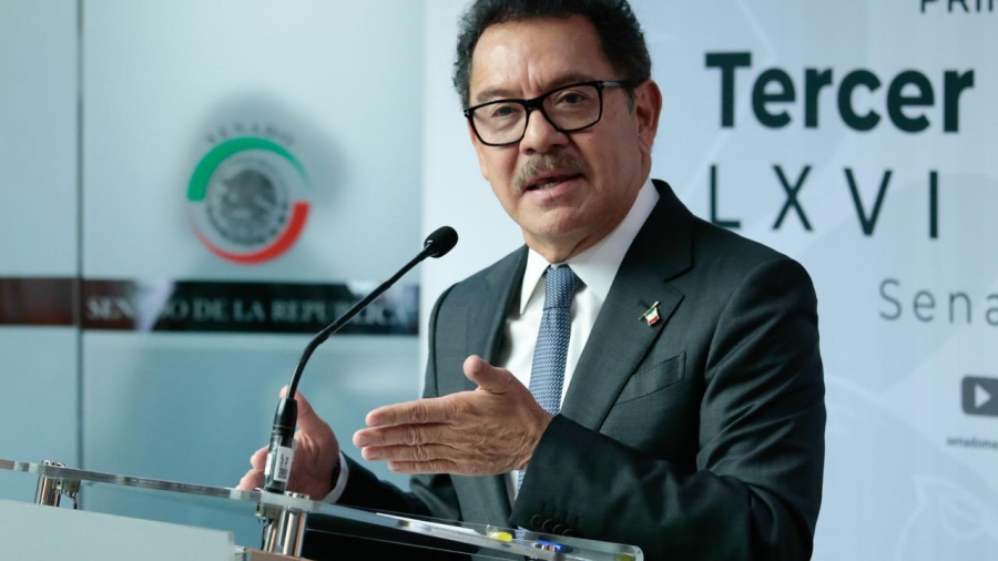 El Senador Ignacio Mier durante su posicionamiento ante la prensa