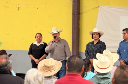 El diputado federal Luis Humberto Fernández Fuentes acompañado de la diputada local Sully Sixtos durante capacitación de defensa de la tierra