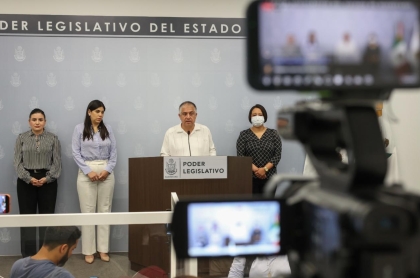 Diputados locales que conforman la mesa directiva del congreso de Querétaro en conferencia del prensa