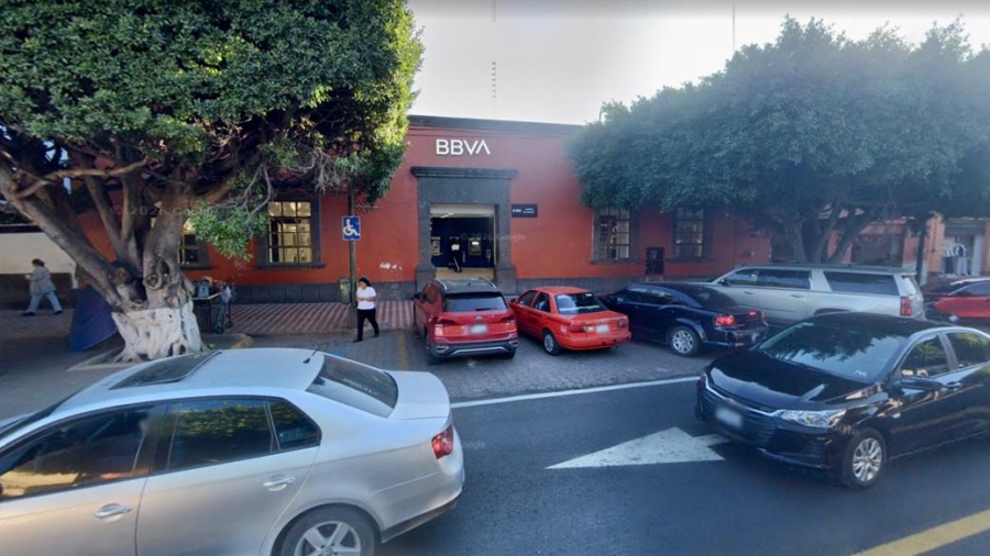 Fachada del BBVA de SJR sobre avenida Benito Juárez