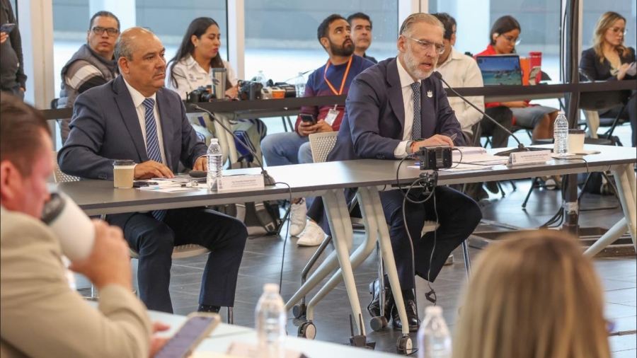 Los secretarios de estado compareciendo durante el primer día de la glosa del 5to informe