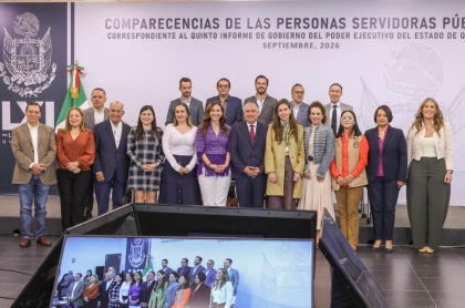 Diputadas y Diputados locales junto a las secretarias de turismo y de las mujeres durante la glosa del 5to informe de gobierno