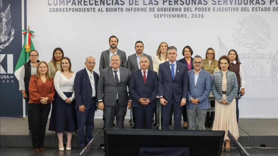 Los titulares de AMEQ y CEA acompañados de diputadas y diputados al finalizar la glosa correspondiente
