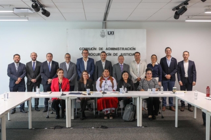 Diputados de comisiones unidas juncos invitados durante la discusión sobre nuevo dictamen