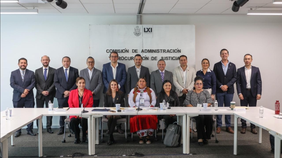 Diputados de comisiones unidas juncos invitados durante la discusión sobre nuevo dictamen