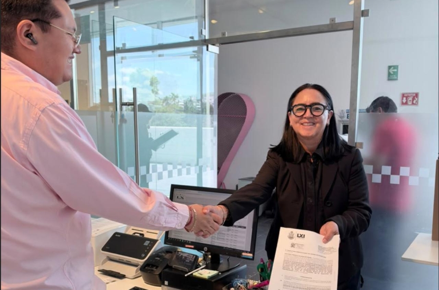 La Diputada Tere Calzada en oficializó de partes entregando su iniciativa