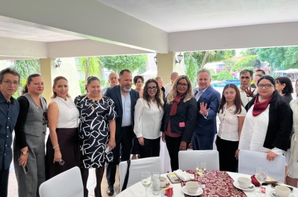 El Cordinador de los comités de la 4T en Querétaro en reunión con jubilados magisteriales