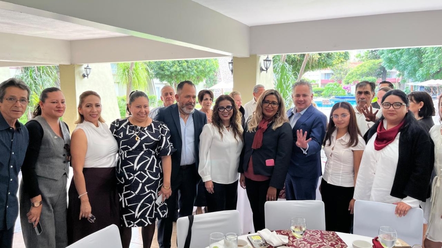 El Cordinador de los comités de la 4T en Querétaro en reunión con jubilados magisteriales