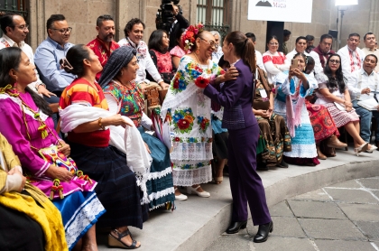 La Presidenta Claudia Sheinbaum recibe en Palacio Nacional a representantes de comunidades indigenas y afromexicanas