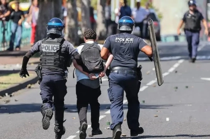Policía francesa, investigada por lesiones a menores