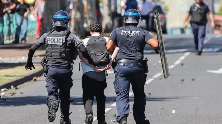 Policía francesa, investigada por lesiones a menores