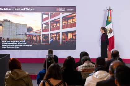La presidenta observa lo que será en el futuro el proyecto educativo en el que se transformara casa tlalpan