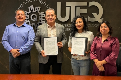 Directivos de Uteq y de prefabricados SBT durante la firma del convenio