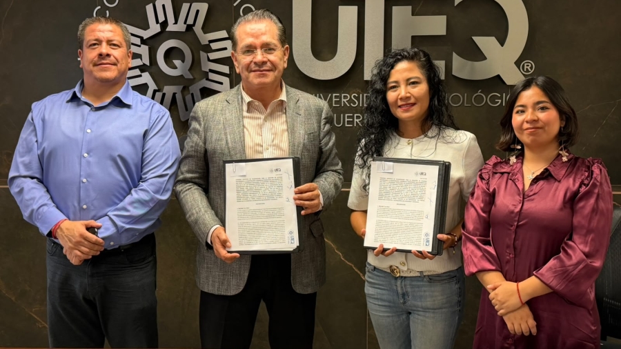 Directivos de Uteq y de prefabricados SBT durante la firma del convenio