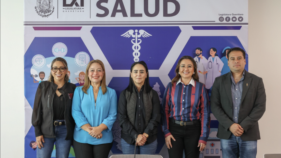 Diputadas y diputados de la comisión de salud al termino de esta