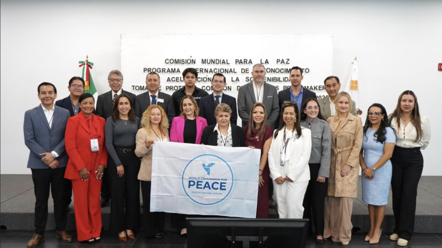 La Diputada Local Perla Flores acompañada de miembros de Youth Peace Makers