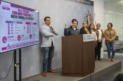 Diputados locales durante la presentación de la nueva iniciativa en conferencia de prensa