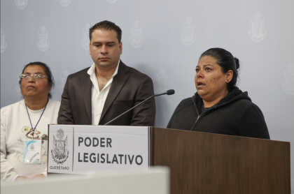 El Diputado Eric Silva en conferencia de prensa con ciudadanas de La Laja