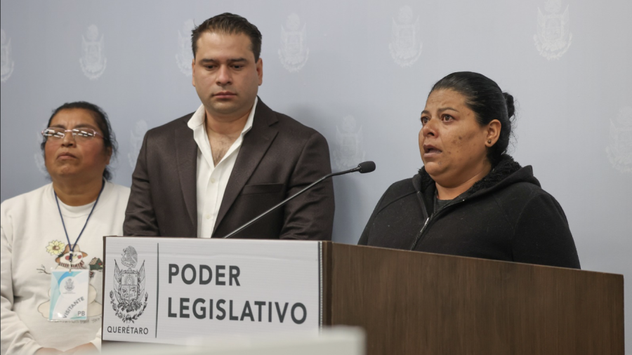 El Diputado Eric Silva en conferencia de prensa con ciudadanas de La Laja