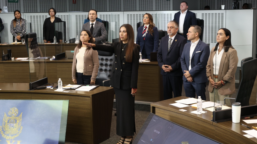 Claribel Álvarez toma protesta ante el Congreso de Querétaro