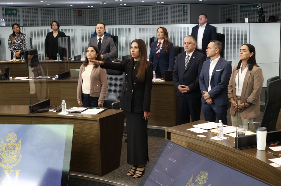 Claribel Álvarez toma protesta ante el Congreso de Querétaro