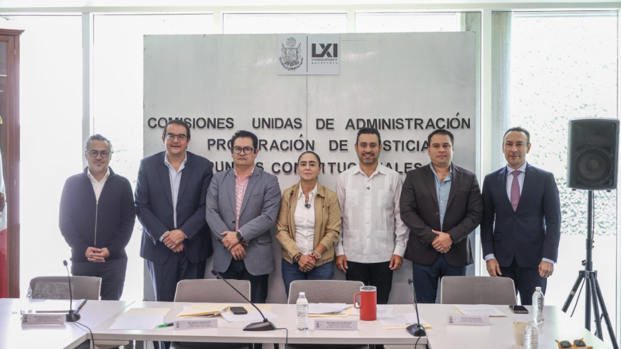 Diputados integrantes de Comisiones unidas al finalizar la discusión